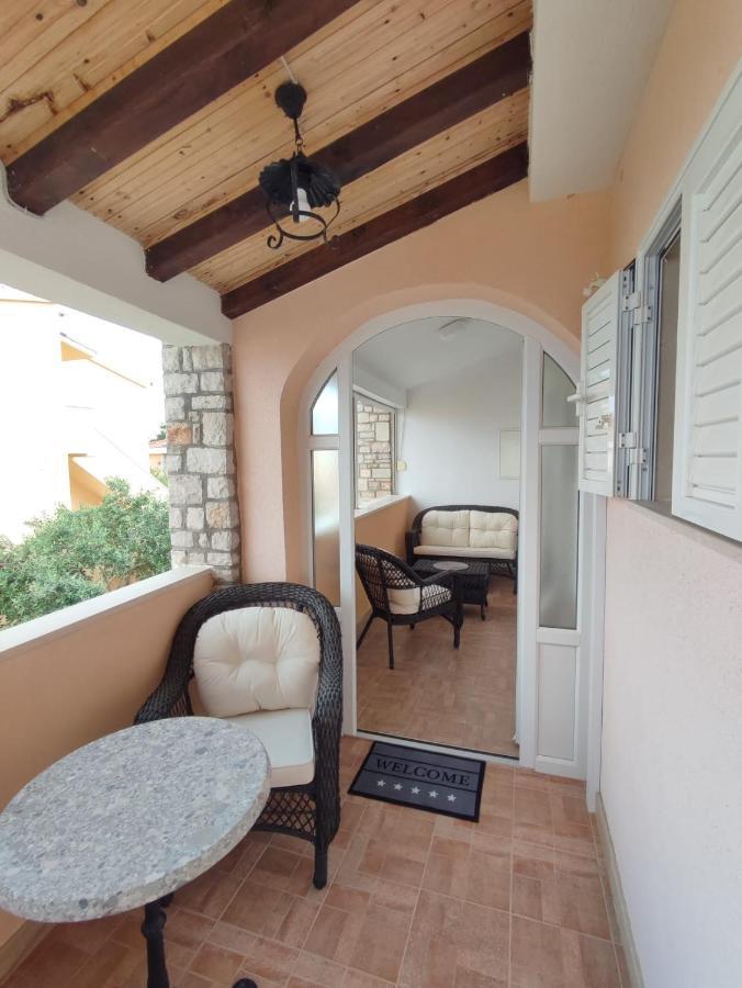 Apartment Sandrica Stomorska Ngoại thất bức ảnh